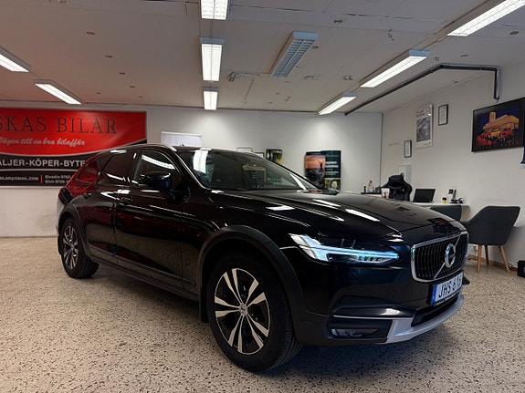 Volvo V90 Cross Country 2 of 20