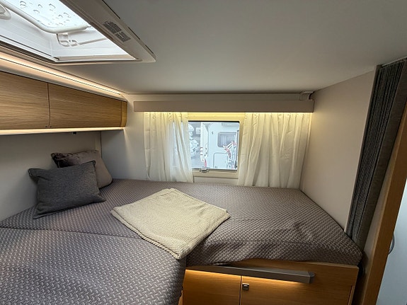 Adria Coral Axess 670 SL - Höga långbäddar - Automat - Solcell - 15 of 20