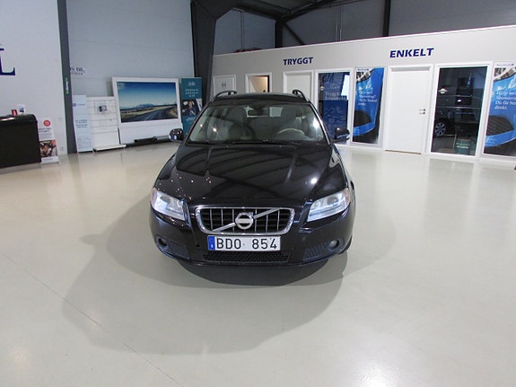 Volvo V70 2 of 10