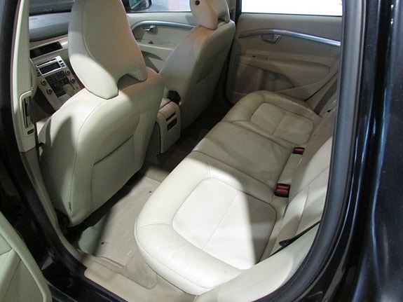 Volvo V70 8 of 10