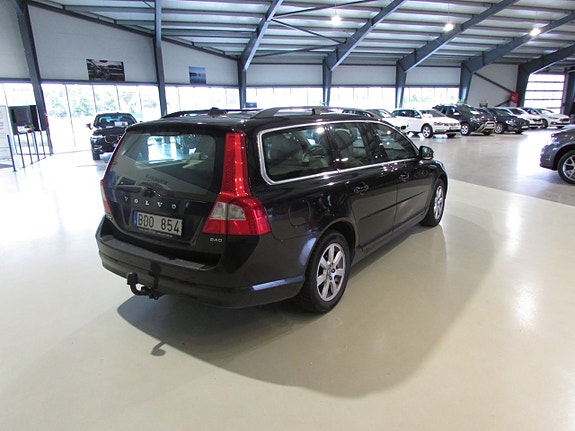 Volvo V70 4 of 10