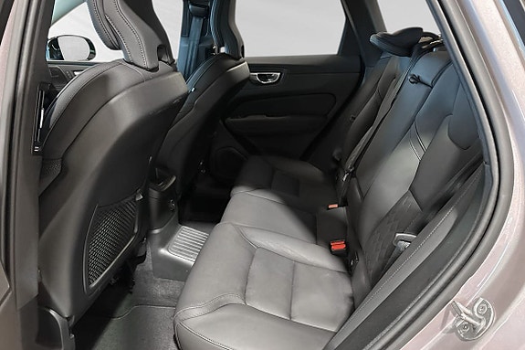 Volvo XC60 8 of 30