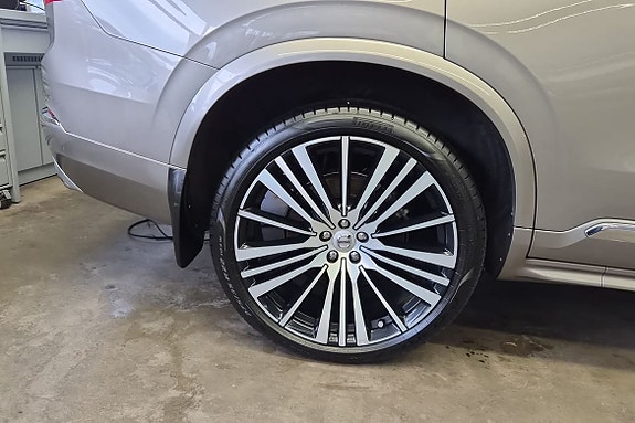 Volvo XC90 17 of 23
