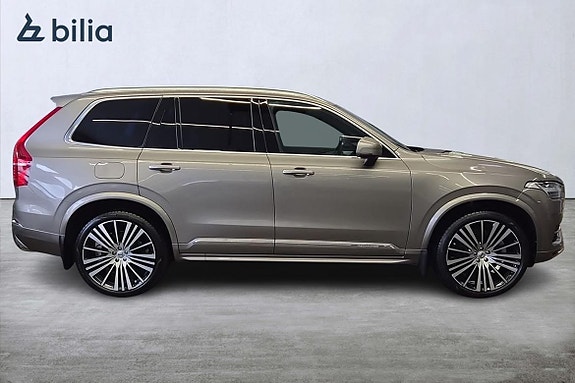 Volvo XC90 18 of 23