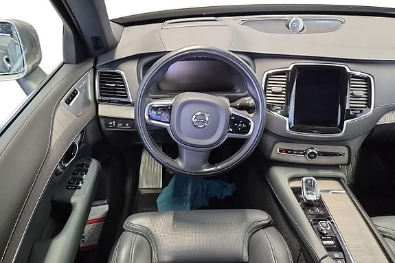 Volvo XC90 11 of 23