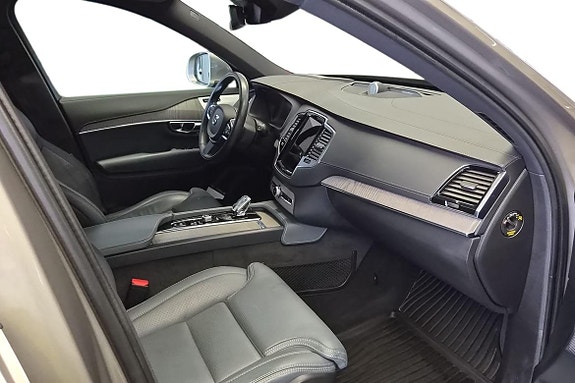 Volvo XC90 7 of 23