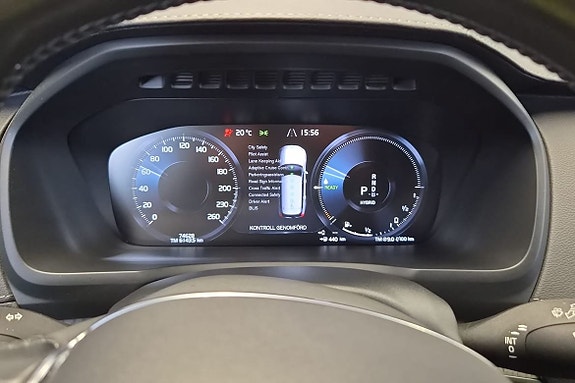 Volvo XC90 16 of 23
