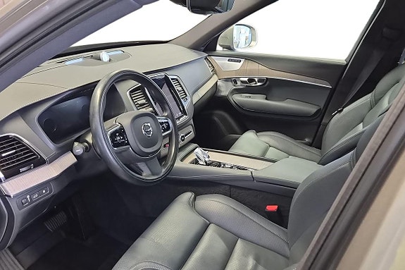 Volvo XC90 14 of 23