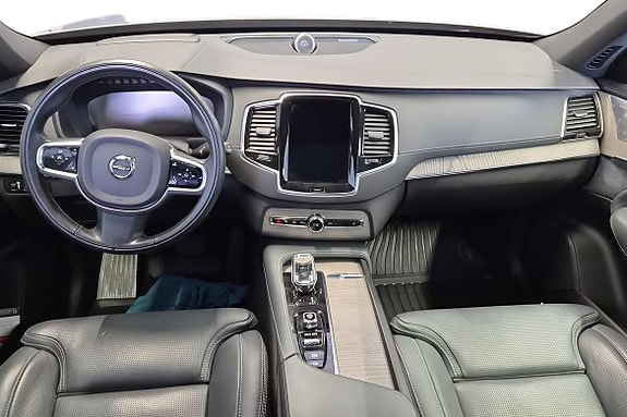 Volvo XC90 10 of 23