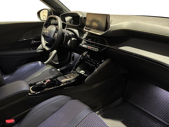Peugeot 2008 4 of 16