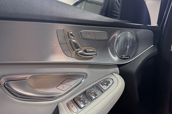 Mercedes-Benz C350 19 of 19