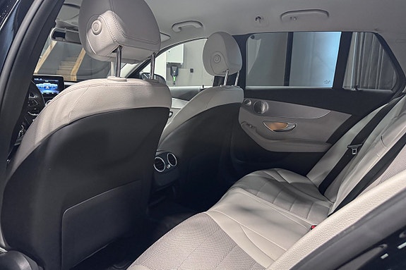 Mercedes-Benz C350 12 of 19