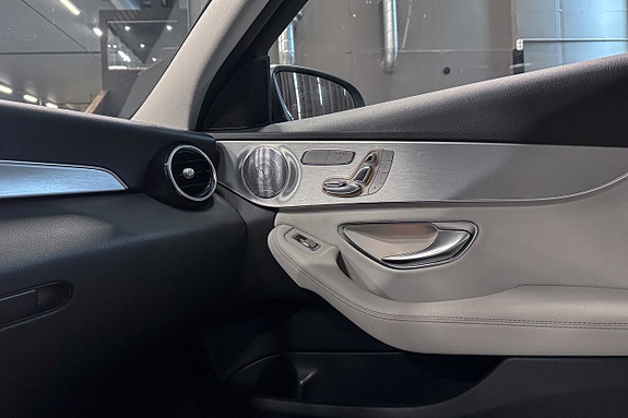 Mercedes-Benz C350 18 of 19