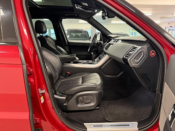 Land Rover Range Rover Sport 18 of 26
