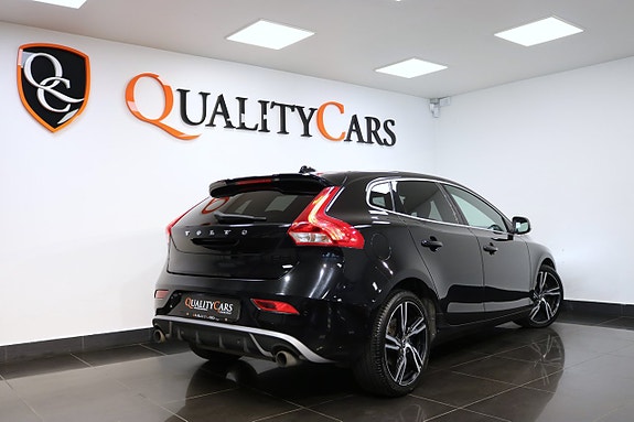 Volvo V40 3 of 22