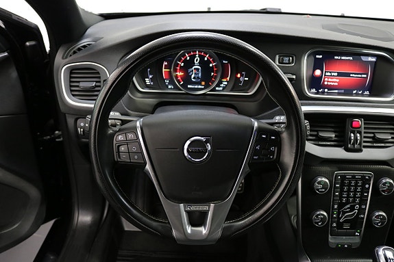 Volvo V40 9 of 22