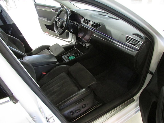 Skoda Superb 11 of 21