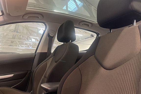 Peugeot 308 9 of 13
