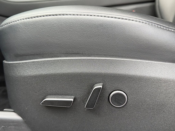 Tesla Model Y 20 of 22
