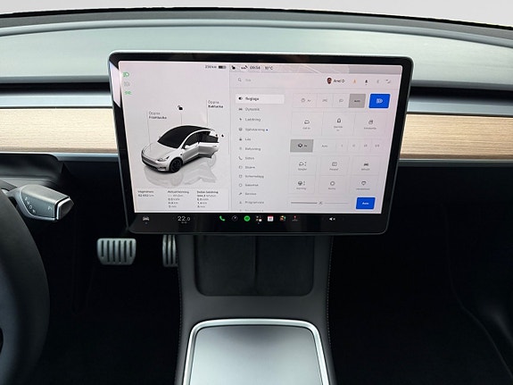Tesla Model Y 12 of 22