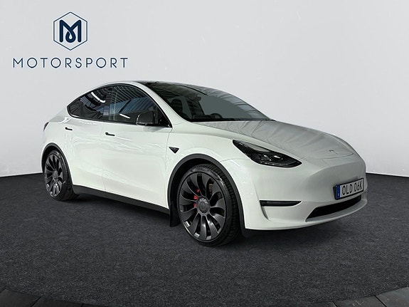 Tesla Model Y 9 of 22