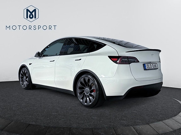 Tesla Model Y 4 of 22