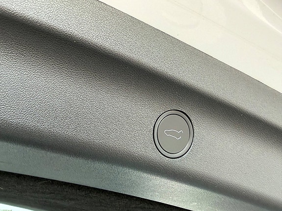Tesla Model Y 18 of 22