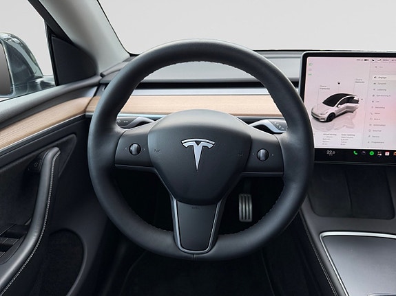 Tesla Model Y 13 of 22