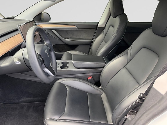 Tesla Model Y 10 of 22
