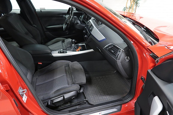 BMW 118i 5 of 6