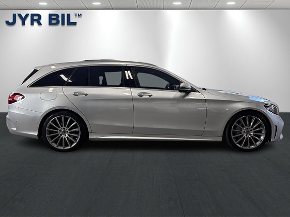 Mercedes-Benz C220 d 2 of 30
