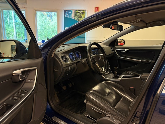 Volvo V60 12 of 19