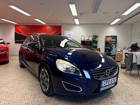 Volvo V60 2 of 19