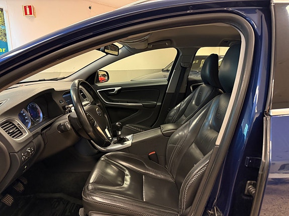 Volvo V60 13 of 19