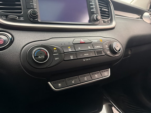 Kia Sorento 25 of 30