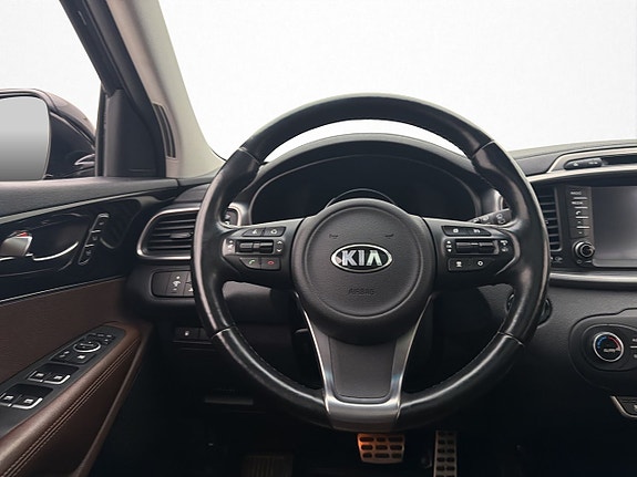 Kia Sorento 16 of 30