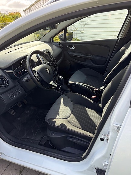 Renault Clio 9 of 11