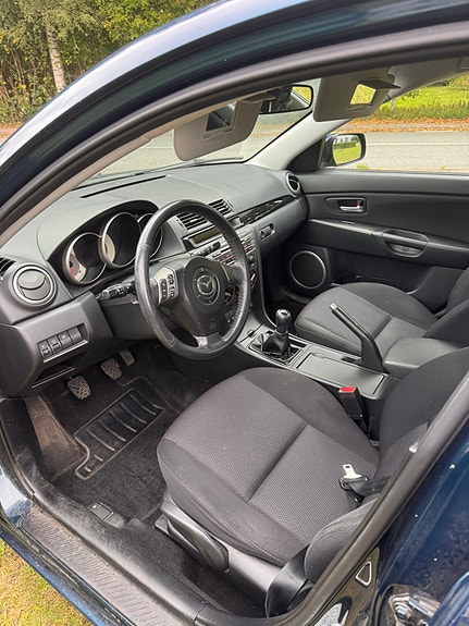Mazda 3 4 of 8