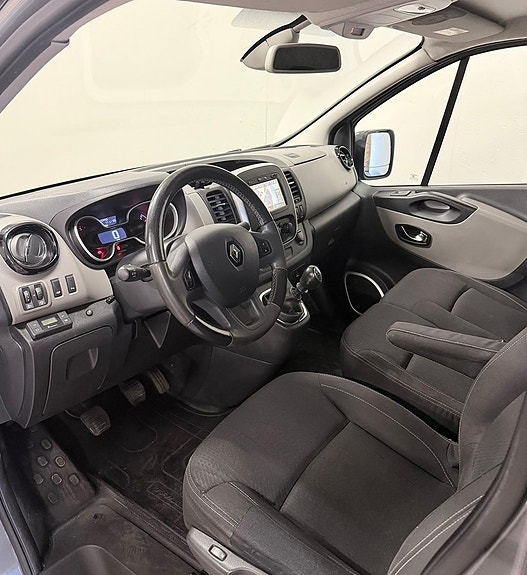Renault Trafic 7 of 13