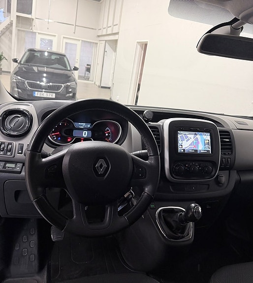 Renault Trafic 8 of 13