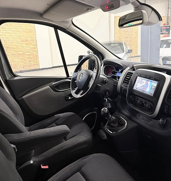 Renault Trafic 9 of 13