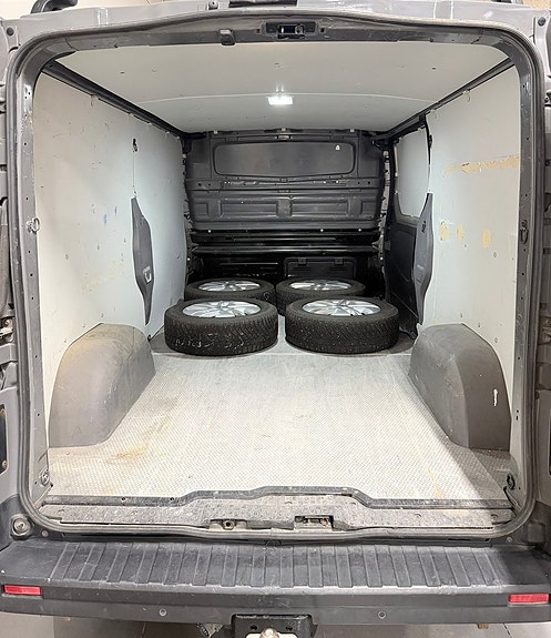 Renault Trafic 13 of 13