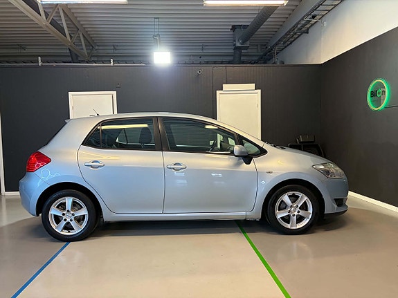 Toyota Auris 5 of 11
