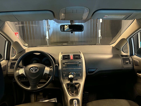 Toyota Auris 8 of 11