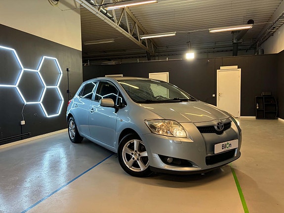 Toyota Auris 2 of 11