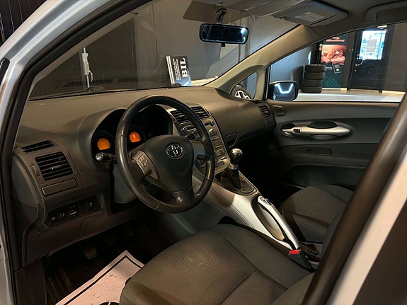 Toyota Auris 7 of 11