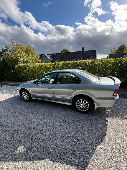 Mitsubishi Galant 2 of 13