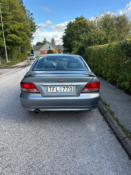 Mitsubishi Galant 3 of 13