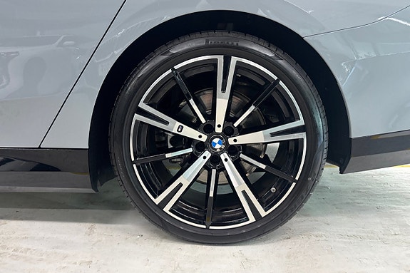 BMW 530e 16 of 19