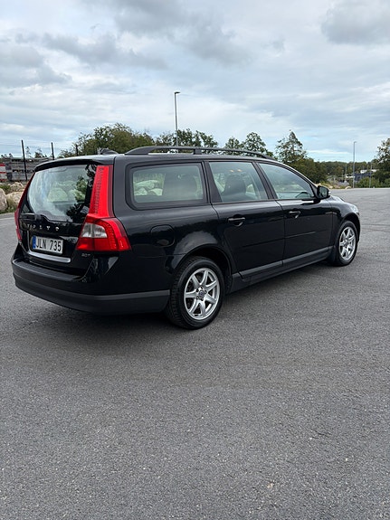 Volvo V70 2 of 4